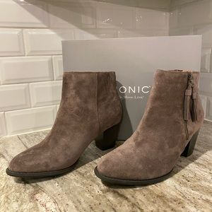 Vionic Women’s suede bootie